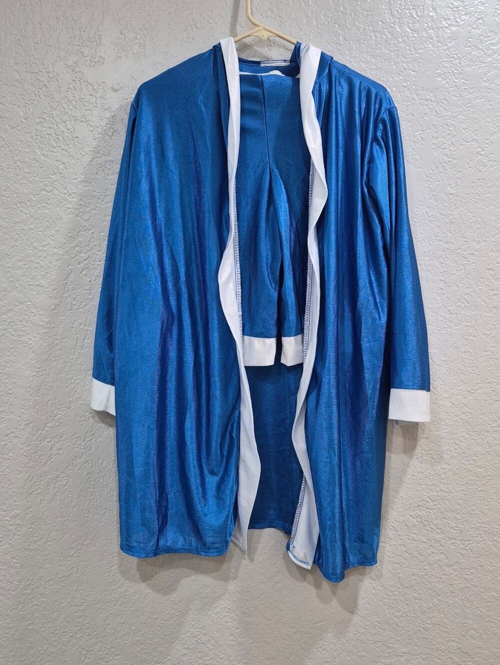 Kids 2-piece Everlast Boxing Robe And Short, see measurements, size tag missing.